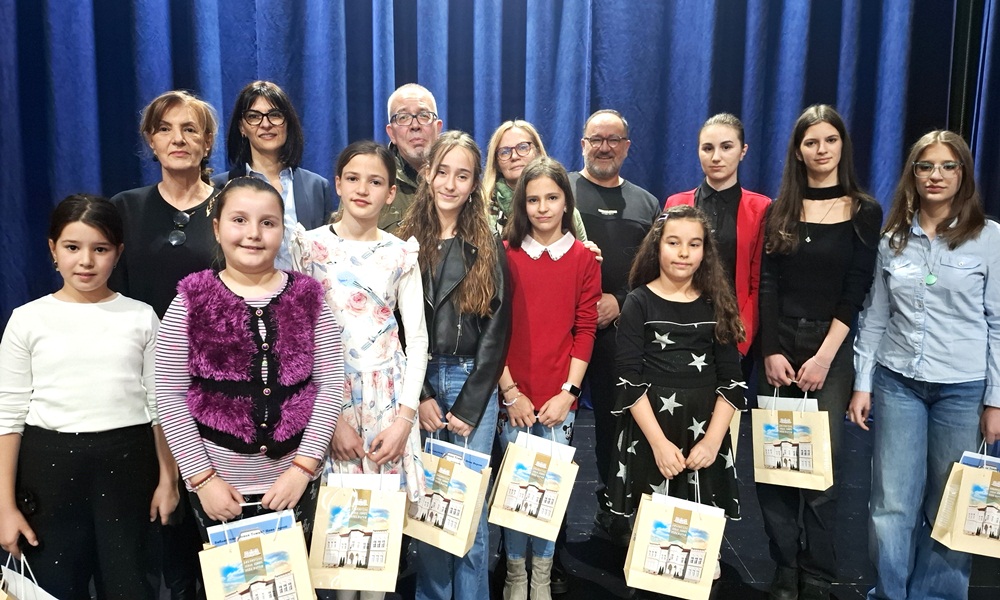 Награђени рецитатори, најбољи иду на Окружну смотру (Фото: Р. Поповић)