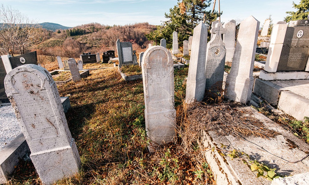 Камена књига предака – Ремовића гробље у Јасенову (Фото: сајт velikirat.rs)