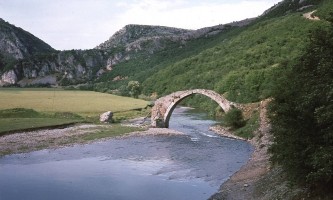Раја га поправљала кулуком : Мост на Жвалама