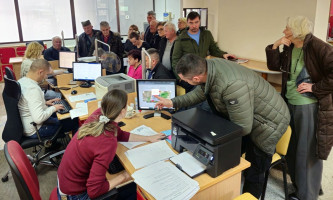 Продужен рок- гужве пред шалтерима Услужног центра(Фото: В. Бојовић)