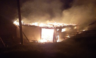 Изгорела за кратко време - пожар на имању Чоловића (Фото : приватна архива)