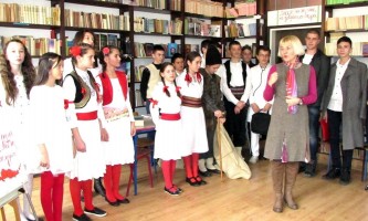 Глумом и песмом захвалили се донаторима: ђаци из Нове Вароши