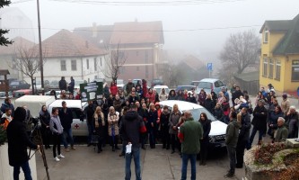 Протест испред  зграде Општине Нова Варош