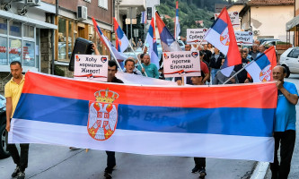 У протестној шетњи више стотина грађана и грађанки