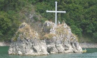 Пуљци: Крст изнад потопљене цркве
