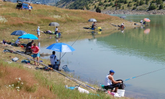 Цена годишње дозволе је 7.000 динара - Увачко језеро (Фото: Ж. Дулановић)