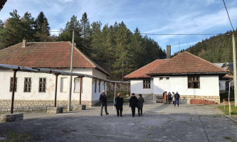 Сада је издвојено осморазредно одељење- школа у Јасенову