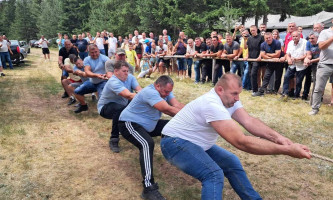 Одавно није било више такмичара и посеталица - вучење конопца (Фото: Д. Гагричић)