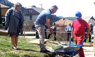 Свечани почетак радова: Председник Васиљевић полаже камен темељац