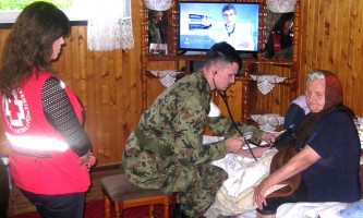 Војска Србије и Црвени крст на заједничком задатку