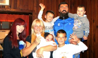 Срећна породица:Данијела, Борис,Дарија,Давид,Тадија,Василије и Ђорђе